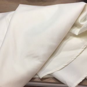 132” Round Ivory Tablecloth